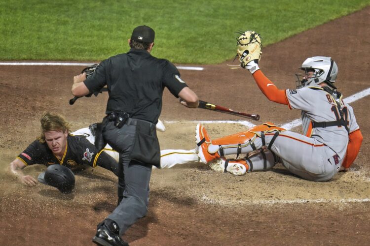 Bucs get 2 in ninth for victory over Giants